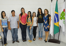 Formandos de Bacharelado em Administração e de Engenharia Elétrica