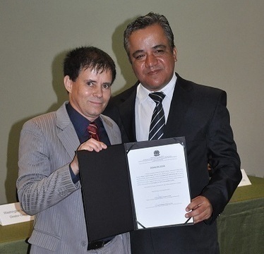 Entraga do termo de posse ao diretor Washington